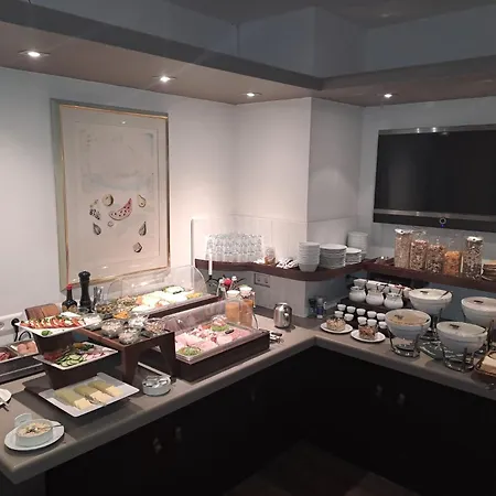 Zur Wartburg 호텔 3*