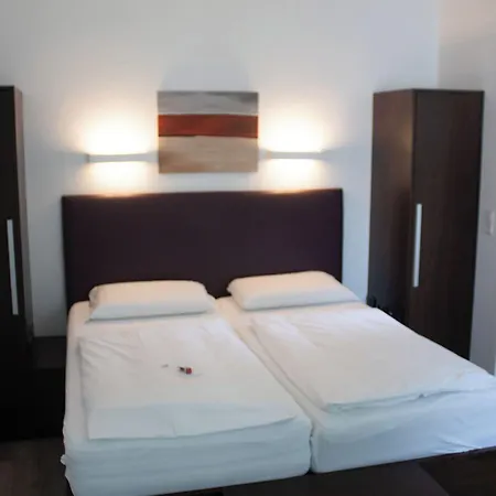 Zur Wartburg Hotel 3*