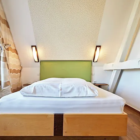 Zur Wartburg Hotel