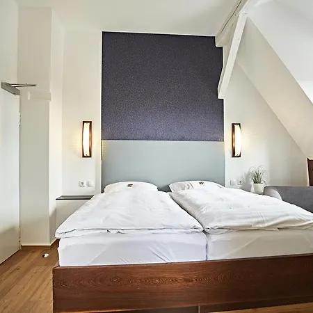 Zur Wartburg Hotel