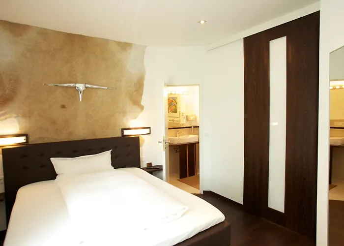 Hotel Zur Wartburg 3*