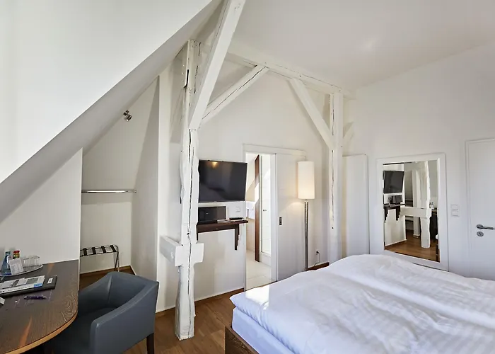 Zur Wartburg Hotel 3*