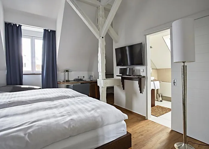 Zur Wartburg Hotel 3*